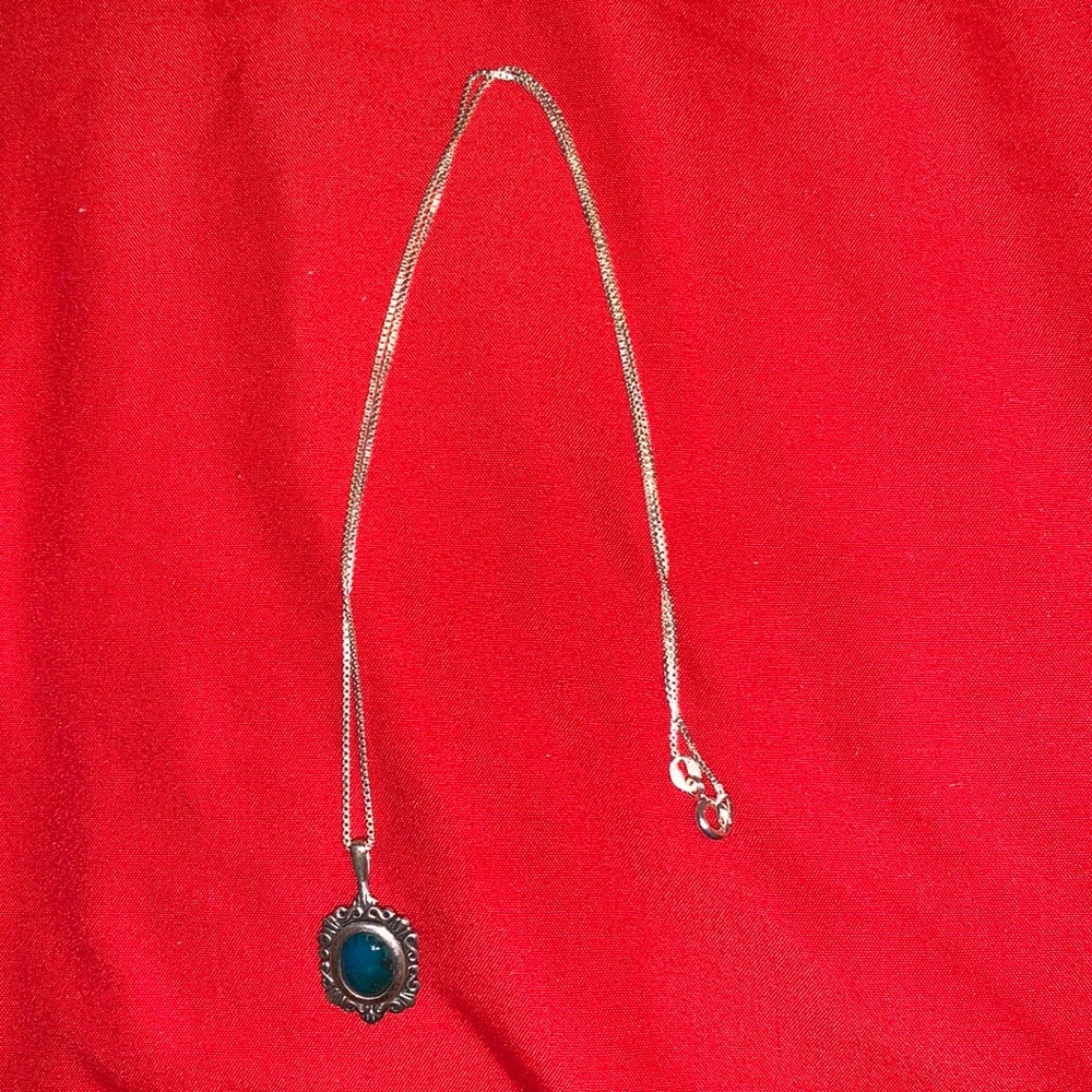 Silver n turquoise pendant necklace.